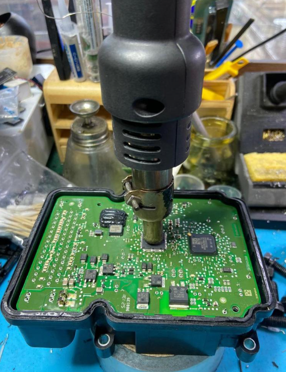 冷熱沖擊試驗箱用于評估控制單元環境穩定性